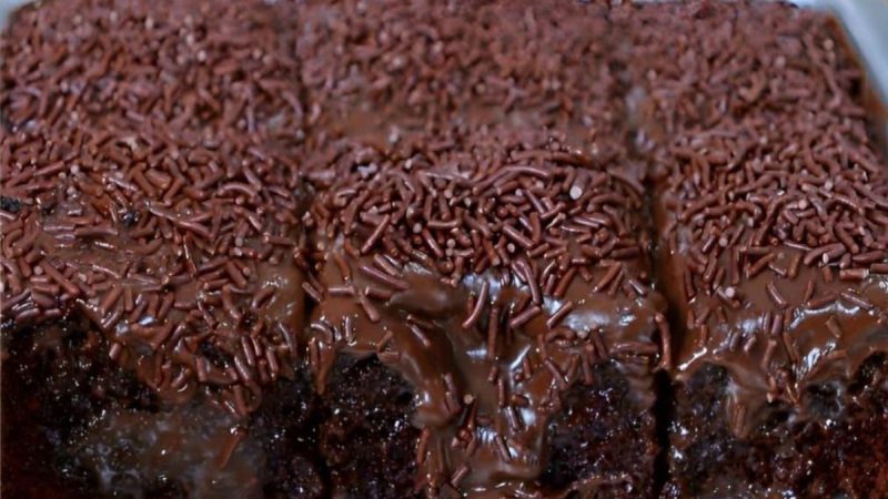 O Segredo do Bolo de Chocolate Rápido: Delicie-se em Minutos!