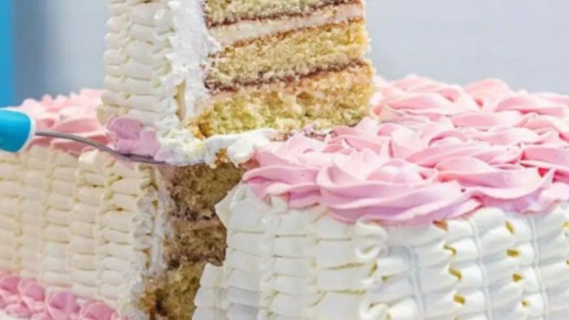 Faça Você Mesmo: O Bolo de Festa que Encanta sem Precisar de Habilidades Profissionais