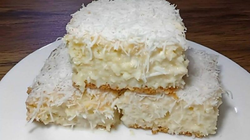 Desfrute do Paraíso com o Bolo Gelado de Coco Molhadinho: Uma Delícia Refrescante que Vai Derreter seu Coração!