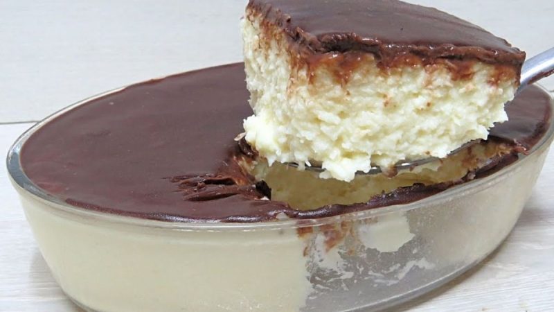 Delícia Refrescante: Gelado de Coco Cremoso com Cobertura de Chocolate