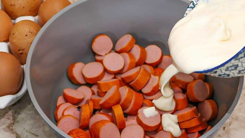Descubra o Segredo do Cachorro-Quente com Requeijão Cremoso e Molho Especial: Uma Explosão de Sabor em Cada Mordida!