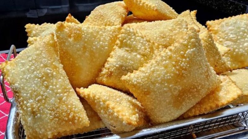 Delicie-se com Esta Receita Sensacional de Pastel de Feira: Massa Crocante e Recheio Irresistível!