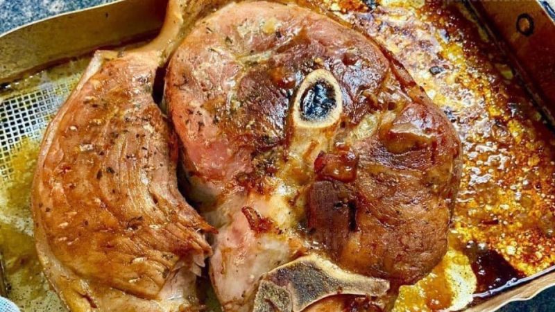 Pernil Assado na Cebola: Uma Delícia Suculenta e Aromática