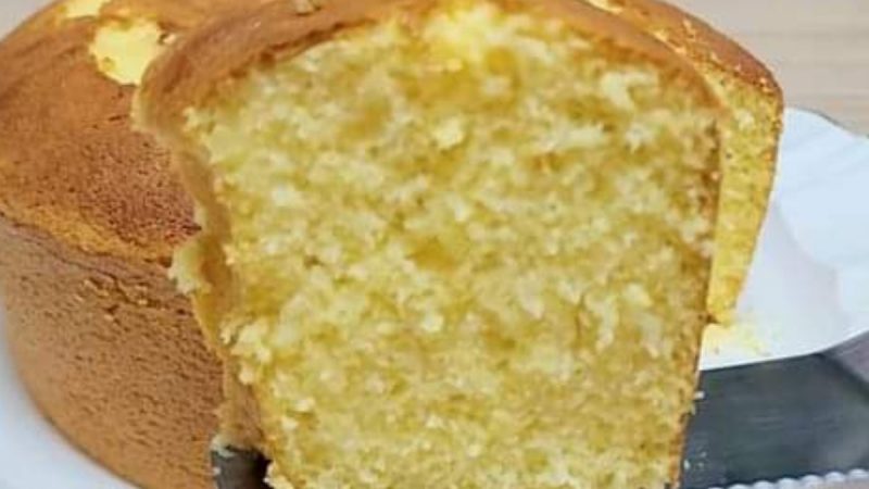 Bolo de Fubá Amanteigado Macio e Fofinho: Perfeito para Servir com Chá ou Café