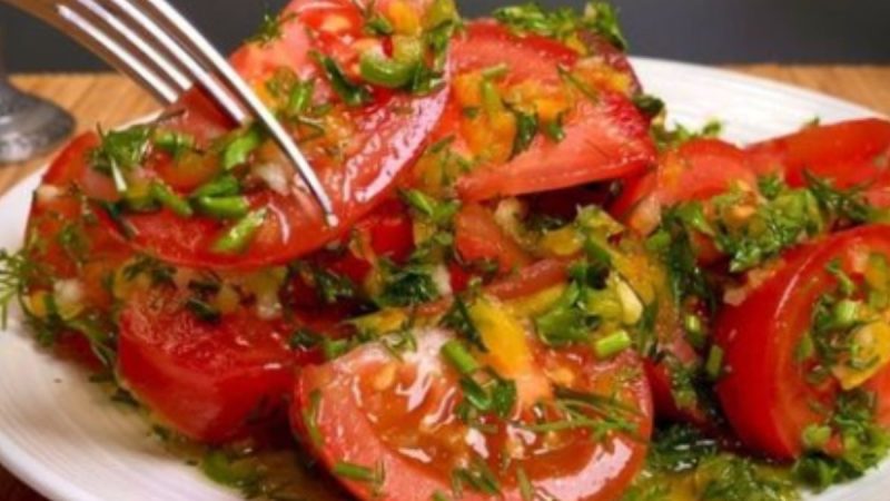 Salada Mágica de Tomate: A Receita Simples e Deliciosa que Vai Te Surpreender