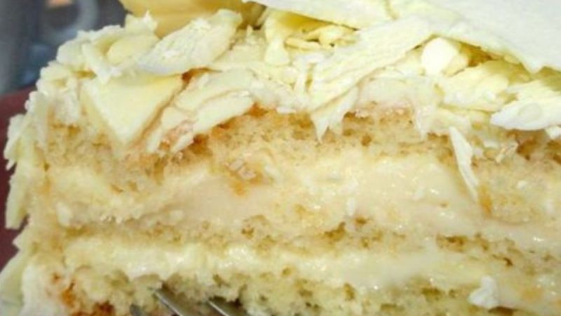 Prazer em Cada Mordida: Surpreenda-se com o Irresistível Bolo Trufado de Abacaxi!