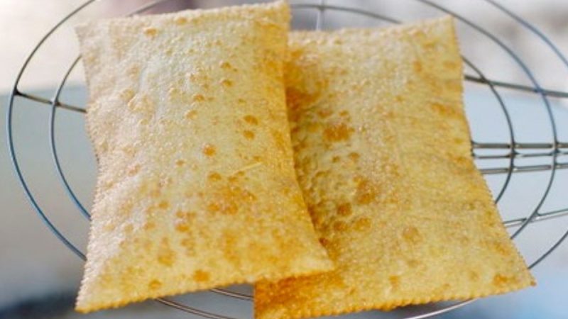 Pastel de Feira com 3 Ingredientes: Farinha, Creme de Leite e Sal – Muito Fácil e Simples