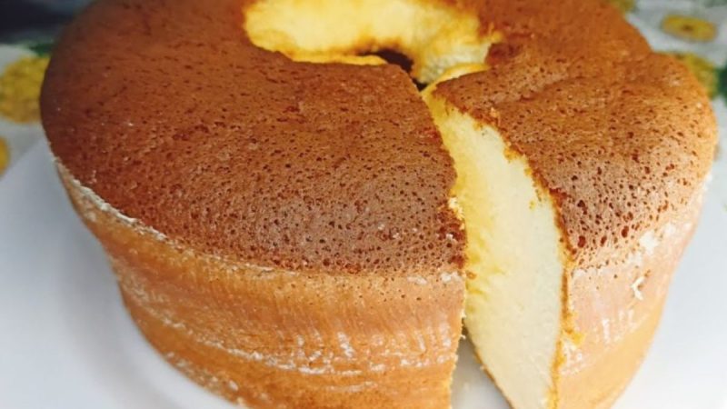 Bolo de Maisena com Apenas 3 Ingredientes: Sem Leite e Sem Fermento, Cresce Muito e Fica Fofinho!