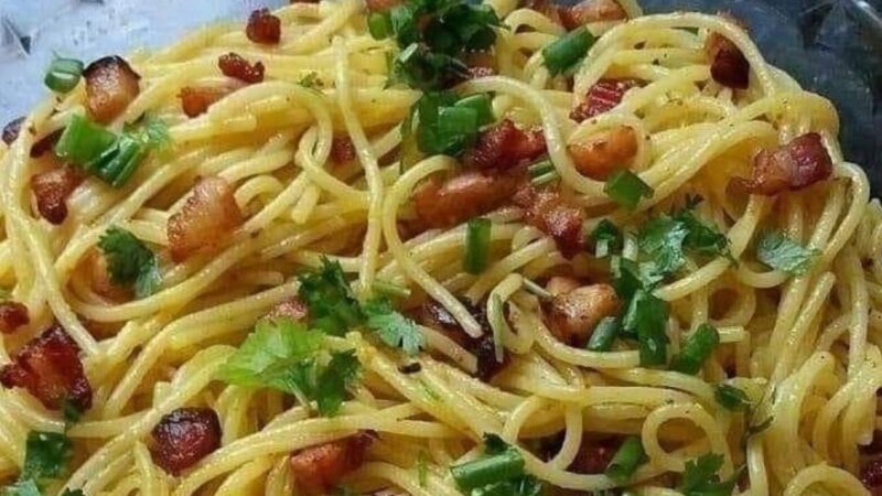 Macarrão ao Alho e Óleo com Bacon: Receita Prática e Irresistível!