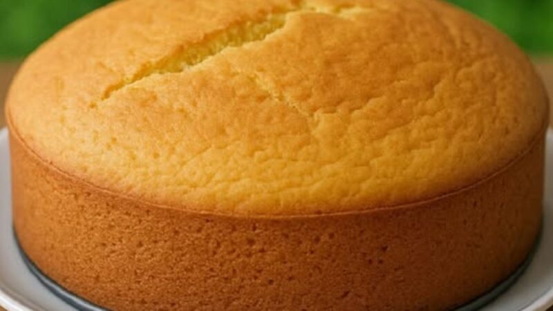 Bolo Simples com 3 Ingredientes: Fofo, Leve e Perfeito Para Qualquer Ocasião!