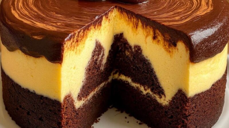Bolo Mármore Delicioso: O Encontro Perfeito entre Chocolate e Massa Branca