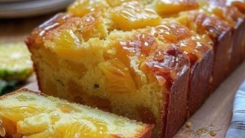 Bolo de Abacaxi Invertido com a Fruta Fresca: Receita Fácil, Bonita e Deliciosa!
