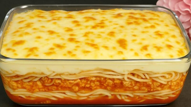 Espaguete Cremoso ao Forno com Molho de Carne Moída — Receita Italiana que Conquista!