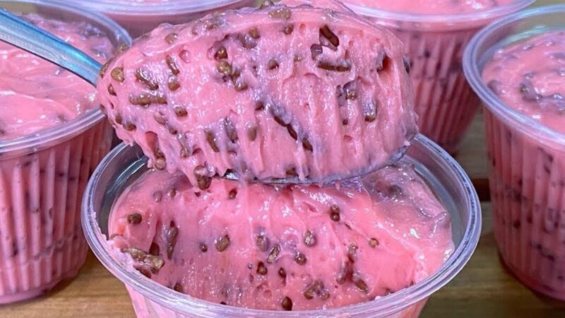 Sobremesa Cremosa de Morango com Granulado: A Delícia que Vai Surpreender