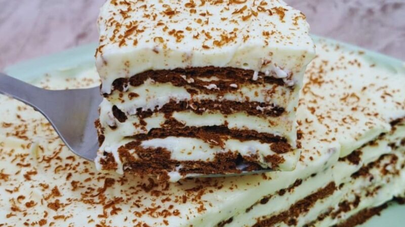 Torta de Bolacha Super Cremosa: Fácil, Rápida e Irresistível!